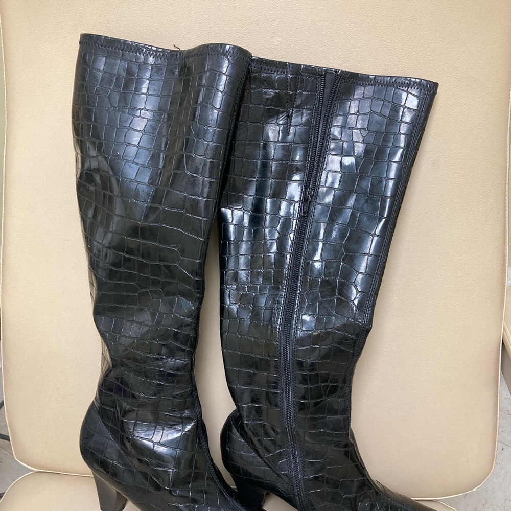These beautiful Aerosoles 9 half in Black